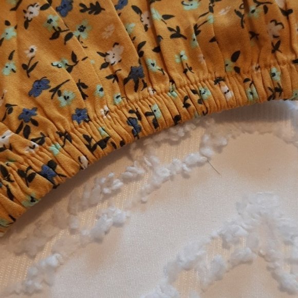 Levi's blouse. size Medium. Wrap style Tie front Yellow and white design - Picture 6 of 13